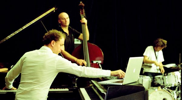 Benny Lackner trio
